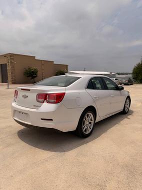 Summit White 2015 Chevrolet Malibu 1LT