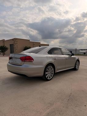 Tungsten Silver Metallic/ Black Roof 2014 Volkswagen Passat 1.8T Auto Sport