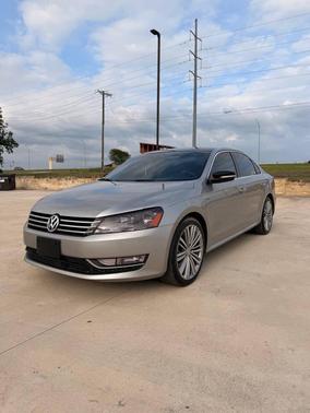 Tungsten Silver Metallic/ Black Roof 2014 Volkswagen Passat 1.8T Auto Sport