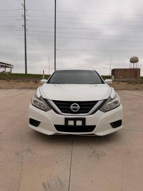 Pearl White 2017 Nissan Altima 2.5 S