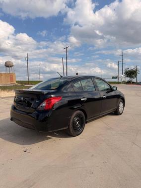 Super Black 2017 Nissan Versa 1.6 SV