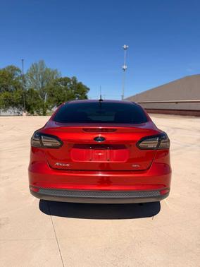 Hot Pepper Red Metallic Tinted Clearcoat 2018 Ford Focus SEL