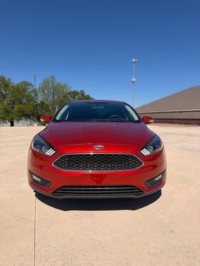 Hot Pepper Red Metallic Tinted Clearcoat 2018 Ford Focus SEL