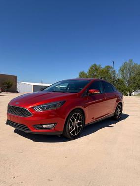 Hot Pepper Red Metallic Tinted Clearcoat 2018 Ford Focus SEL