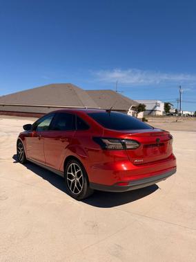 Hot Pepper Red Metallic Tinted Clearcoat 2018 Ford Focus SEL