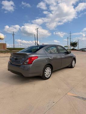 Gun Metallic 2016 Nissan Versa 1.6 SV