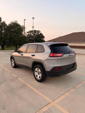 2016 Jeep Cherokee Sport