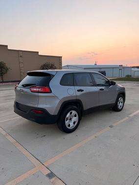 2016 Jeep Cherokee Sport