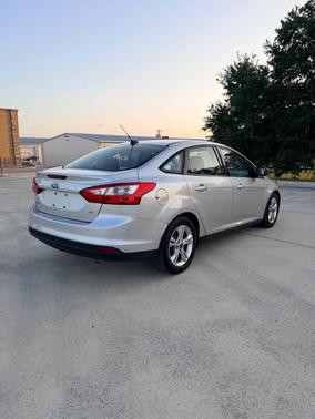 Ingot Silver Metallic 2014 Ford Focus SE
