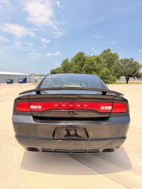 Pitch Black 2014 Dodge Charger SE
