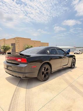 Pitch Black 2014 Dodge Charger SE