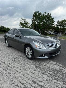 2015 INFINITI Q40 Base