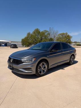Platinum Gray Metallic 2019 Volkswagen Jetta 1.4T R-Line