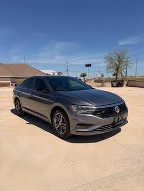 Platinum Gray Metallic 2019 Volkswagen Jetta 1.4T R-Line