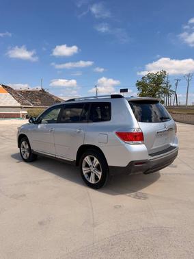 Classic Silver Metallic 2013 Toyota Highlander Limited