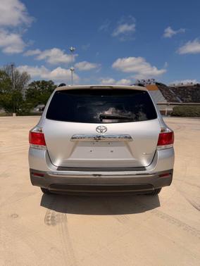 Classic Silver Metallic 2013 Toyota Highlander Limited