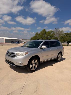 Classic Silver Metallic 2013 Toyota Highlander Limited