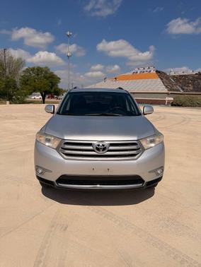 Classic Silver Metallic 2013 Toyota Highlander Limited