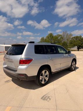 Classic Silver Metallic 2013 Toyota Highlander Limited