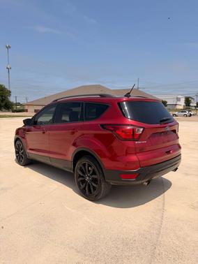 Ruby Red Metallic Tinted Clearcoat 2019 Ford Escape SE