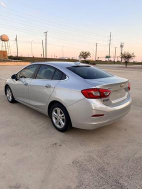 Silver Ice Metallic 2018 Chevrolet Cruze LT