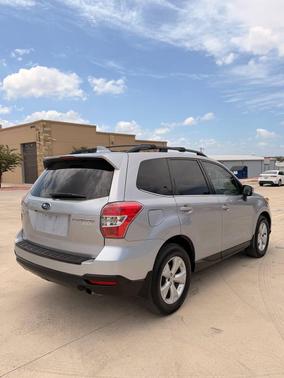 Ice Silver Metallic 2016 Subaru Forester 2.5i Limited