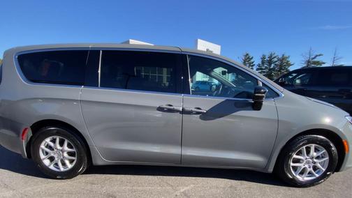 Ceramic Gray 2025 Chrysler Pacifica Select
