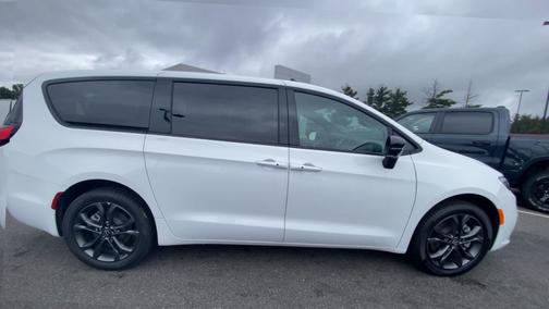 Bright White 2026 Chrysler Pacifica Select AWD
