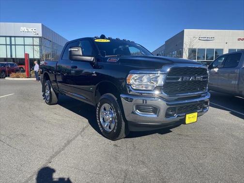 2023 RAM 3500 Tradesman Crew Cab 4x4 64' Box