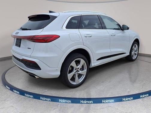 Glacier White 2026 Audi Q5 PLUS
