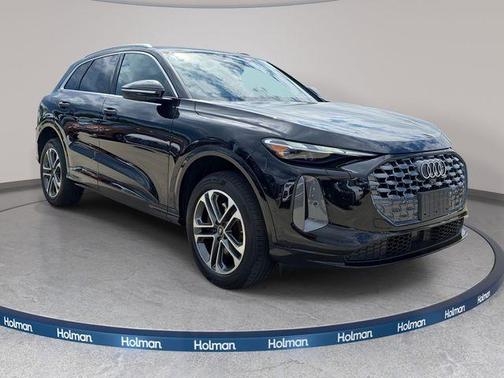 Mythos Black Metallic 2025 Audi Q5 2.0T quattro Premium