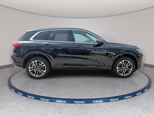 Mythos Black Metallic 2025 Audi Q5 2.0T quattro Premium