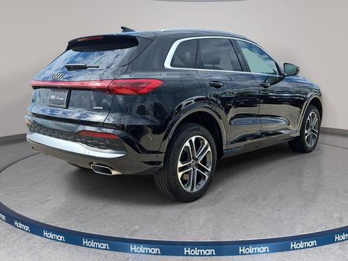 Mythos Black Metallic 2025 Audi Q5 2.0T quattro Premium