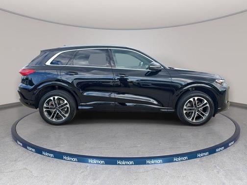Mythos Black Metallic 2025 Audi Q5 2.0T quattro Premium