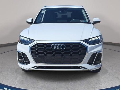 Glacier White Metallic 2023 Audi Q5 45 S line quattro Premium