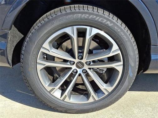 2026 Audi Q7 45 Premium