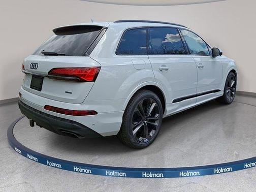 Glacier White Metallic 2026 Audi Q7