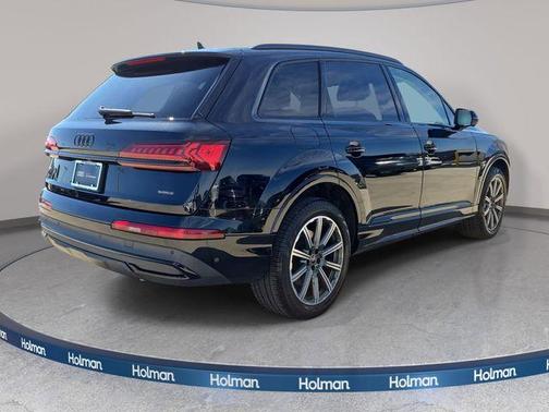 2023 Audi Q7 45 Premium Plus