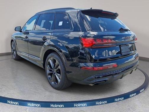Mythos Black Metallic 2026 Audi Q7 55