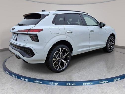 Glacier White Metallic 2026 Audi Q3 S line