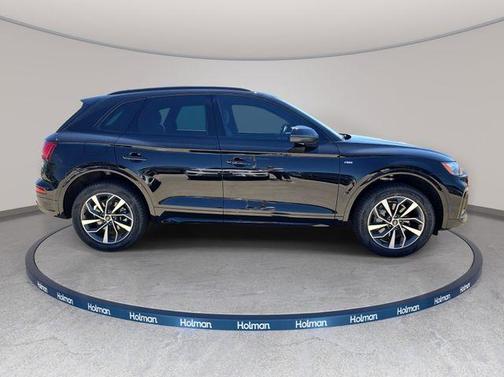 Mythos Black Metallic 2024 Audi Q5 45 S line quattro Premium