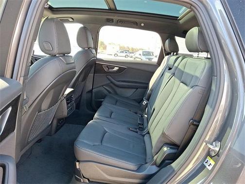 2026 Audi Q7 45 Premium