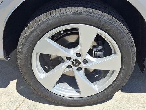 Florett Silver Metallic 2026 Audi Q5 PLUS