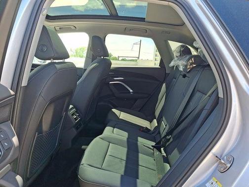 Florett Silver Metallic 2026 Audi Q5 PLUS