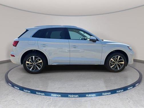 Glacier White Metallic 2023 Audi Q5 45 S line quattro Premium