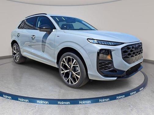 Arrow Gray Pearl 2026 Audi Q3 S line