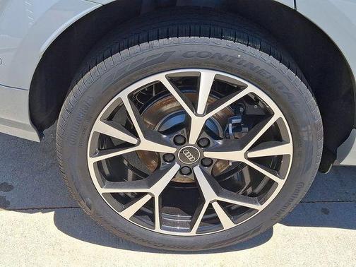 Arrow Gray Pearl 2026 Audi Q3 S line
