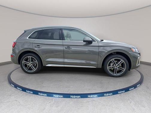 Chronos Gray Metallic 2023 Audi Q5 e 55 S line quattro Premium