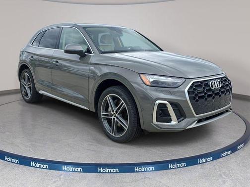 Chronos Gray Metallic 2023 Audi Q5 e 55 S line quattro Premium