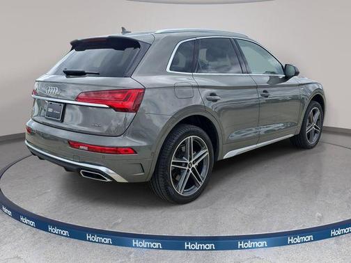 Chronos Gray Metallic 2023 Audi Q5 e 55 S line quattro Premium